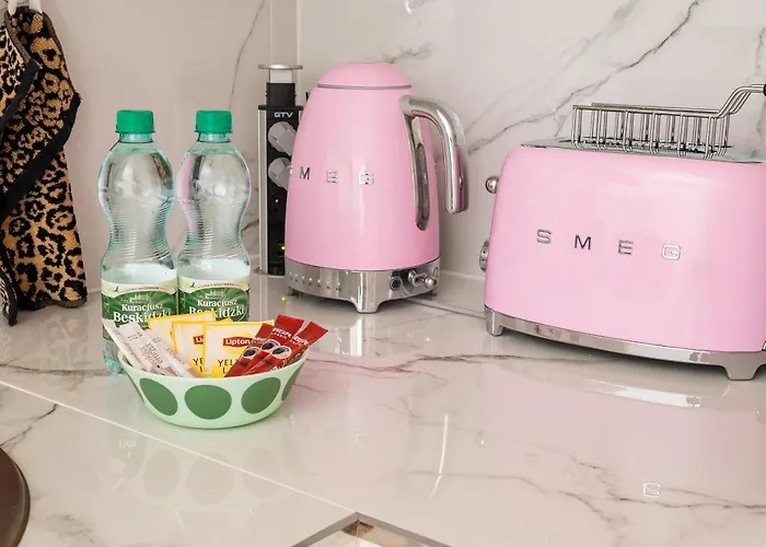 Tawerny Terrace By Bookinghost *